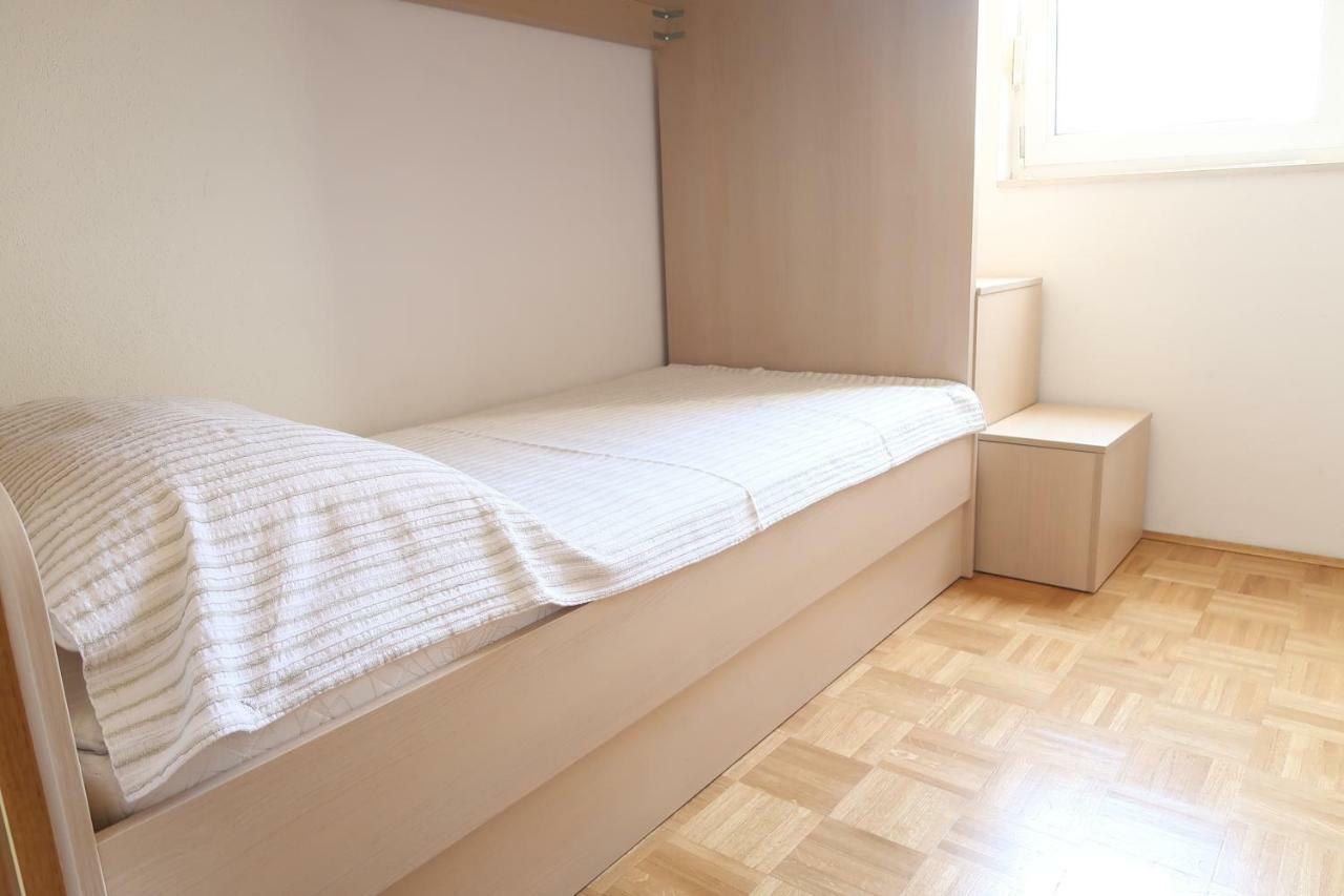 Apartments Maras Primošten Eksteriør bilde